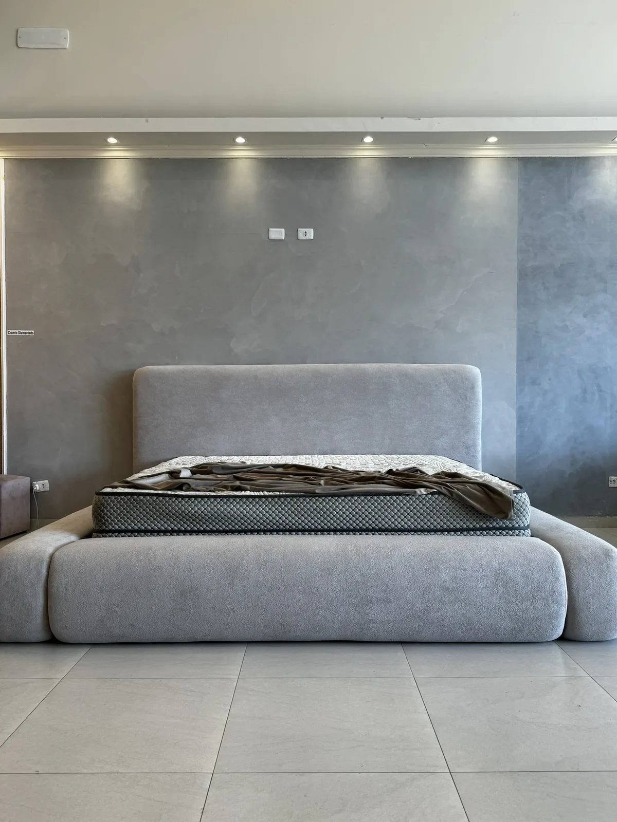 Cama estofada sob medida da Cabeçare 103