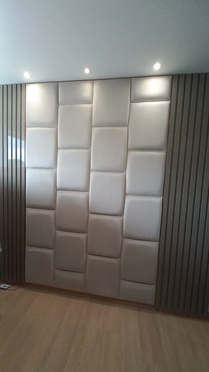 Painel estofado sob medida da Cabeçare 40