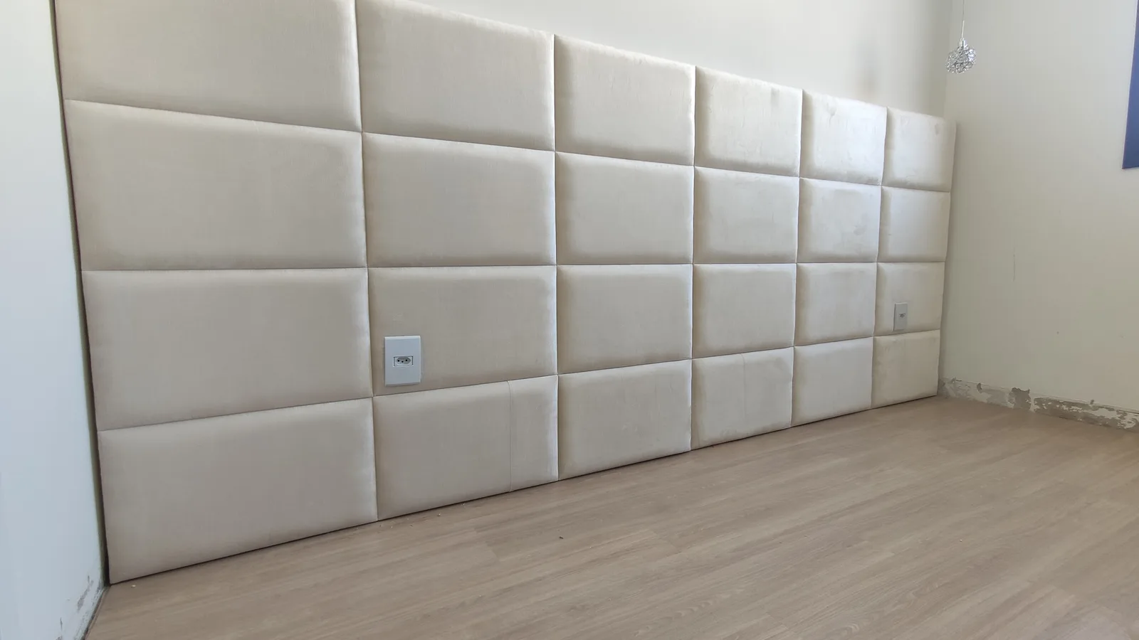 Painel estofado sob medida da Cabeçare 56