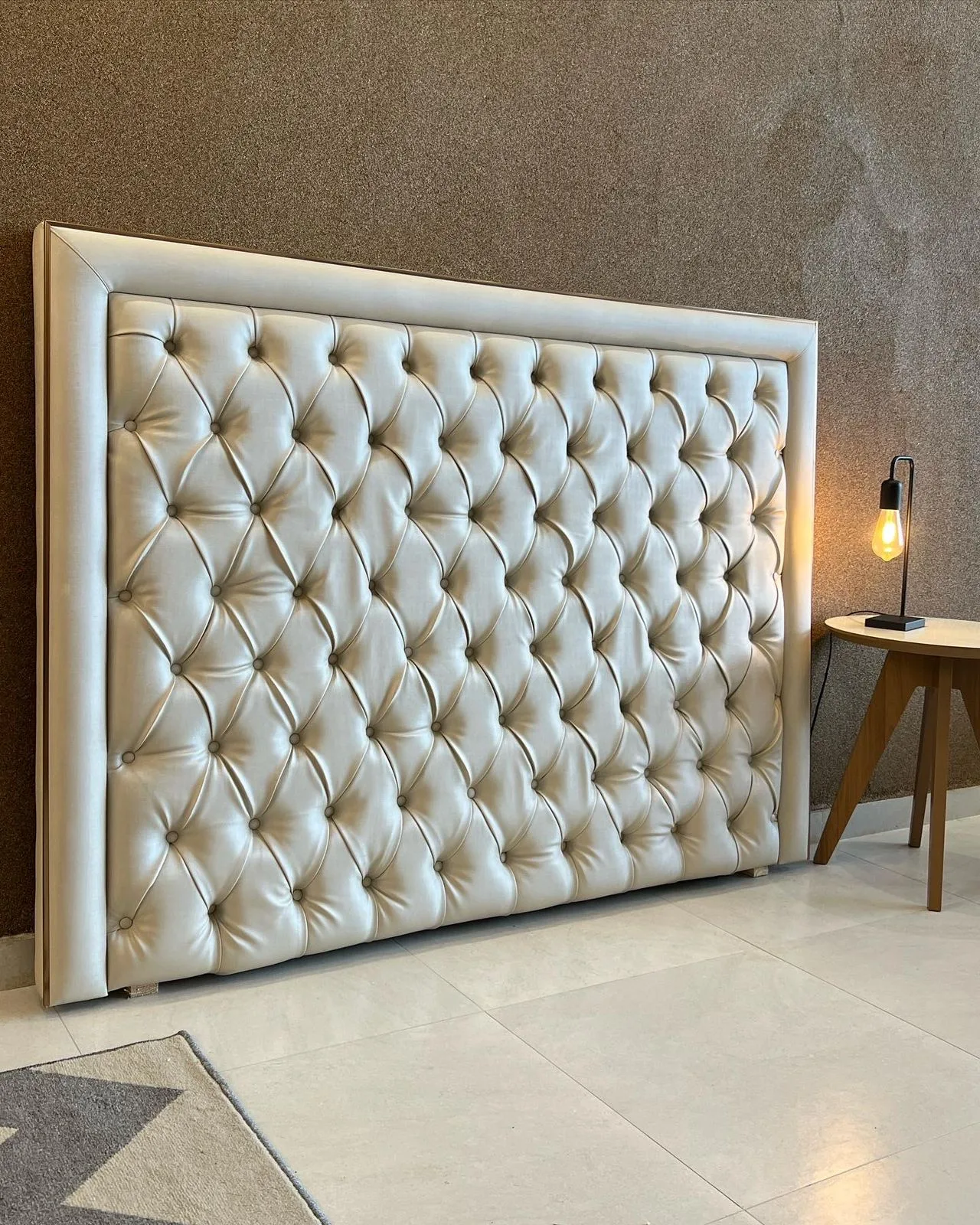 Painel estofado sob medida da Cabeçare 35