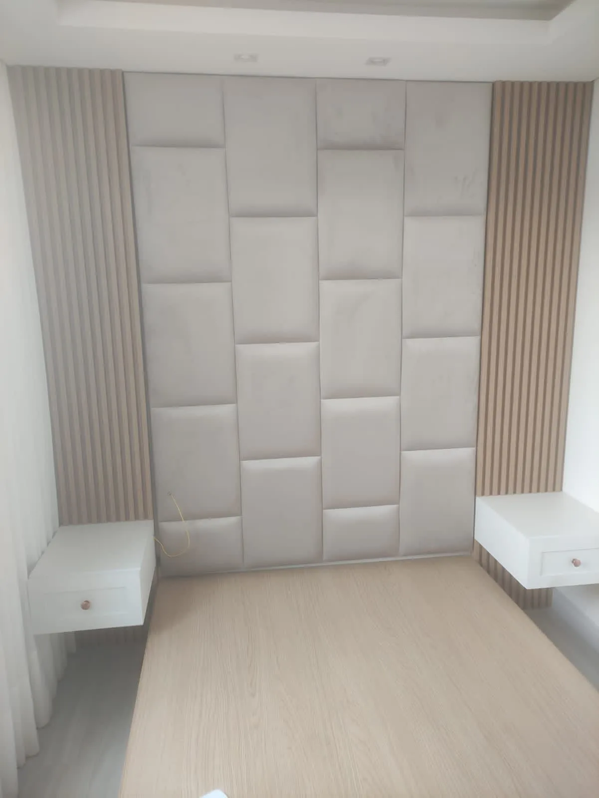 Painel estofado sob medida da Cabeçare 47
