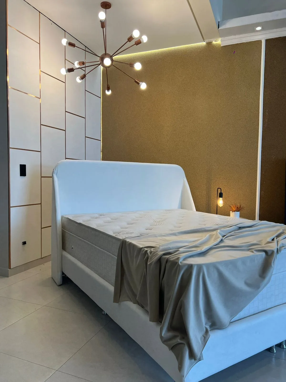 Cama estofada sob medida da Cabeçare 12